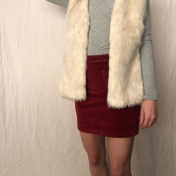 Red skirt - Picture 3 of 4